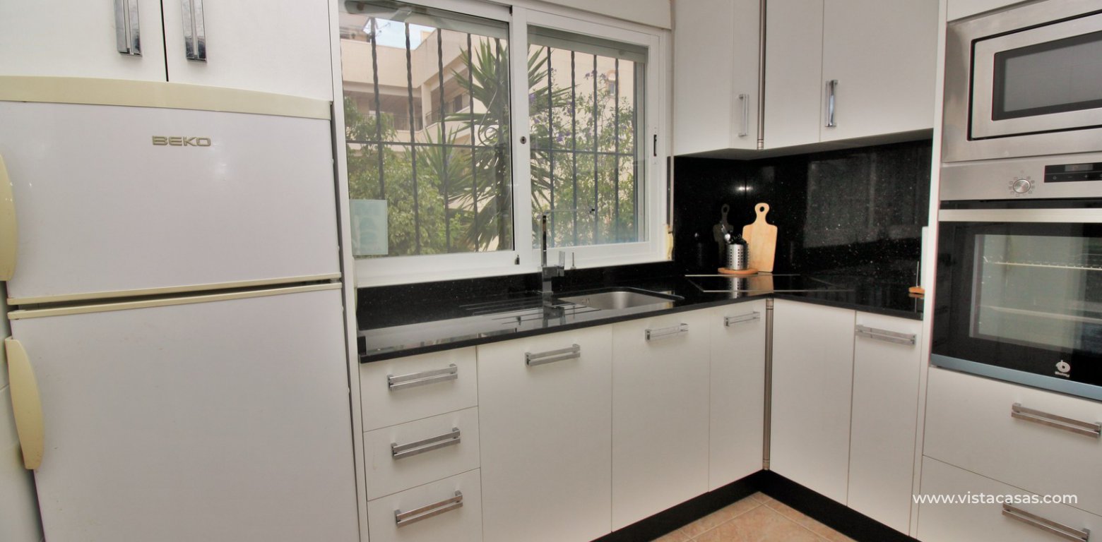 Detached 3 bedroom villa overlooking the pool for sale Torregolf I Villamartin kitchen