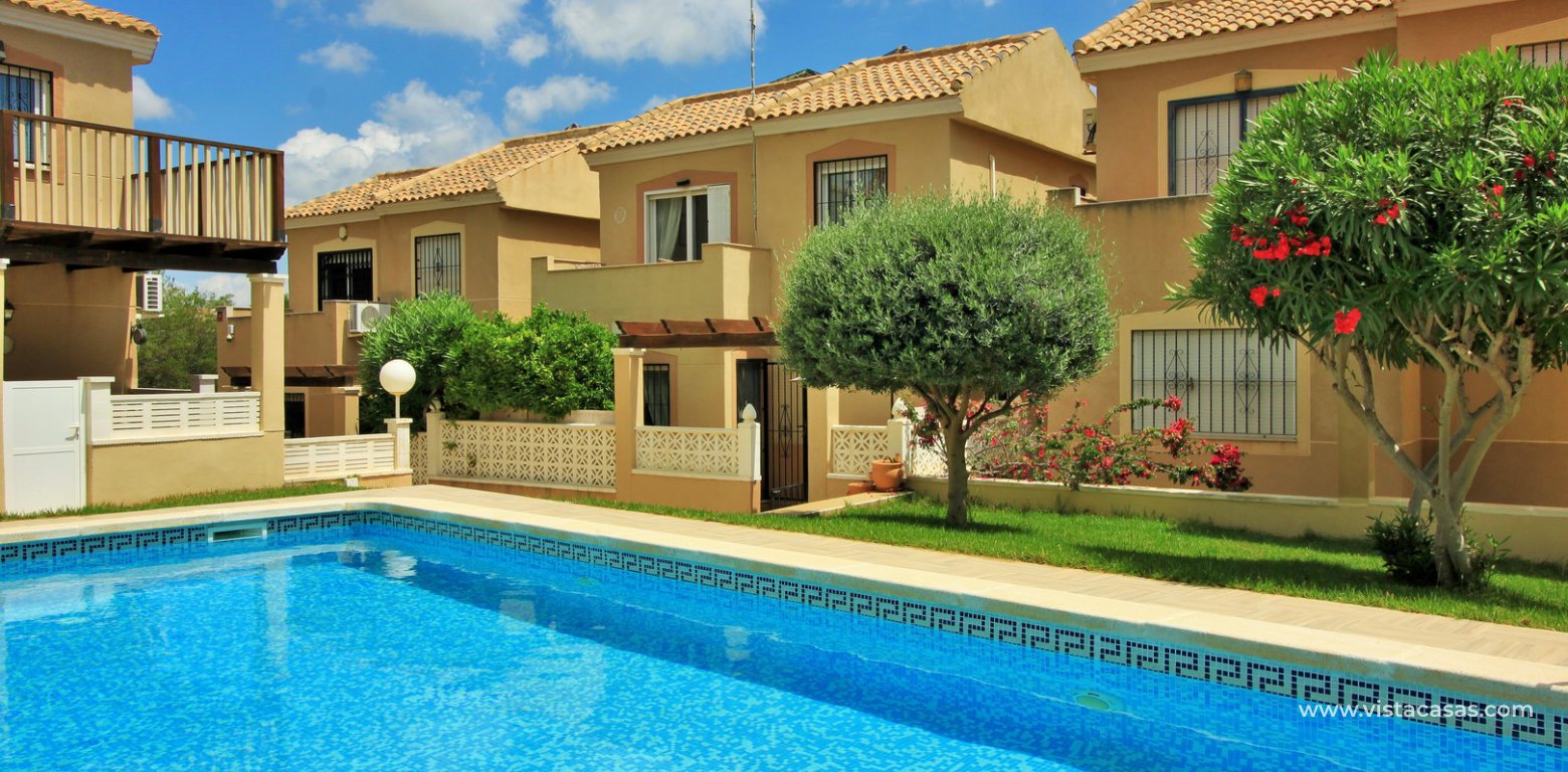 Detached 3 bedroom villa overlooking the pool for sale Torregolf I Villamartin communal pool