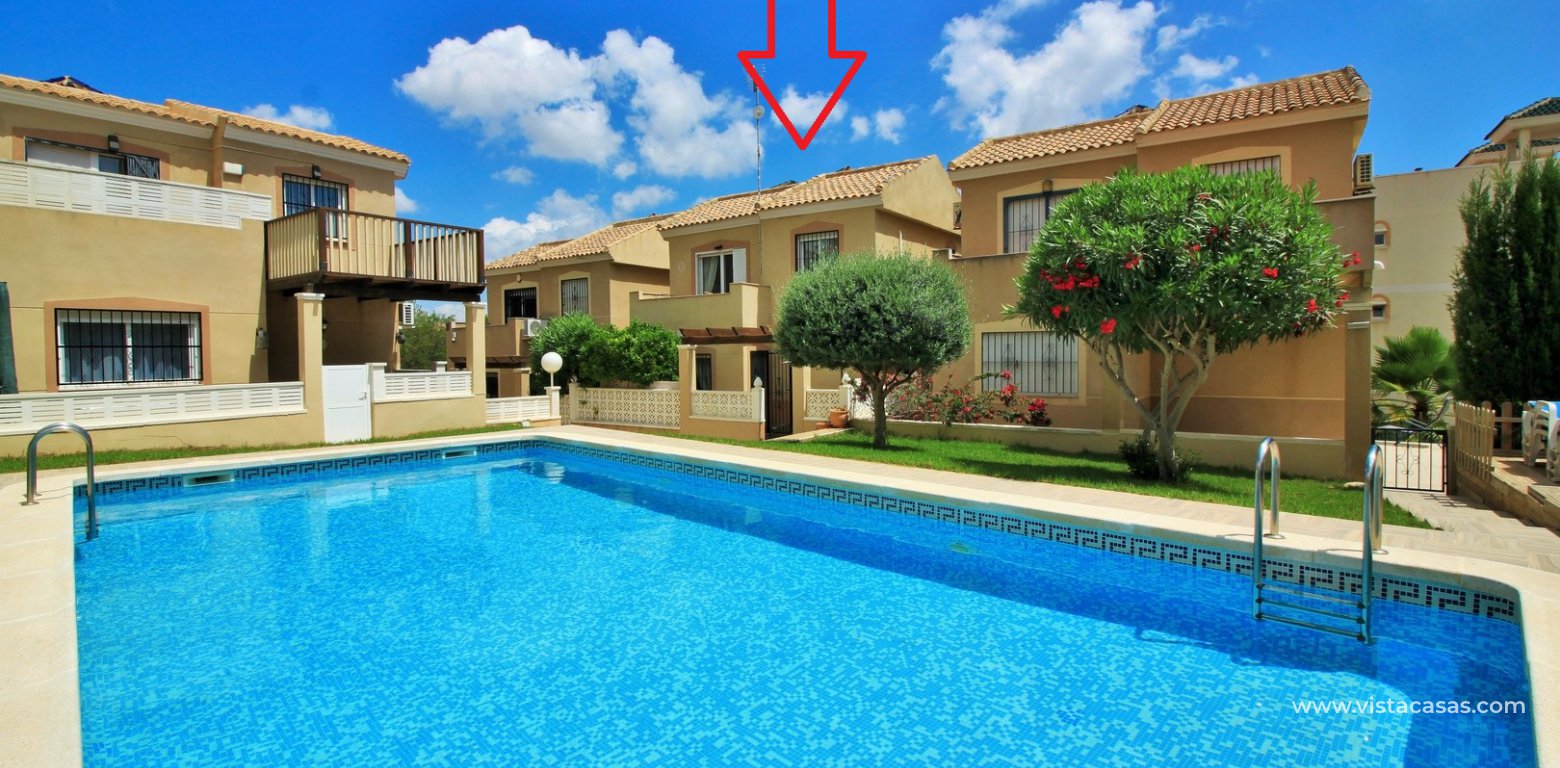 Detached 3 bedroom villa overlooking the pool for sale Torregolf I Villamartin