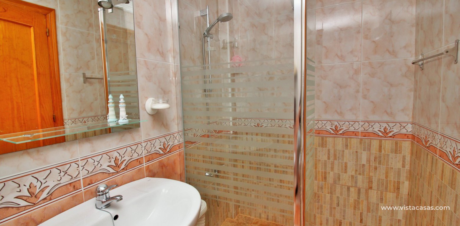 Ground floor apartment for sale Pinada Golf Villamartin walk in shower