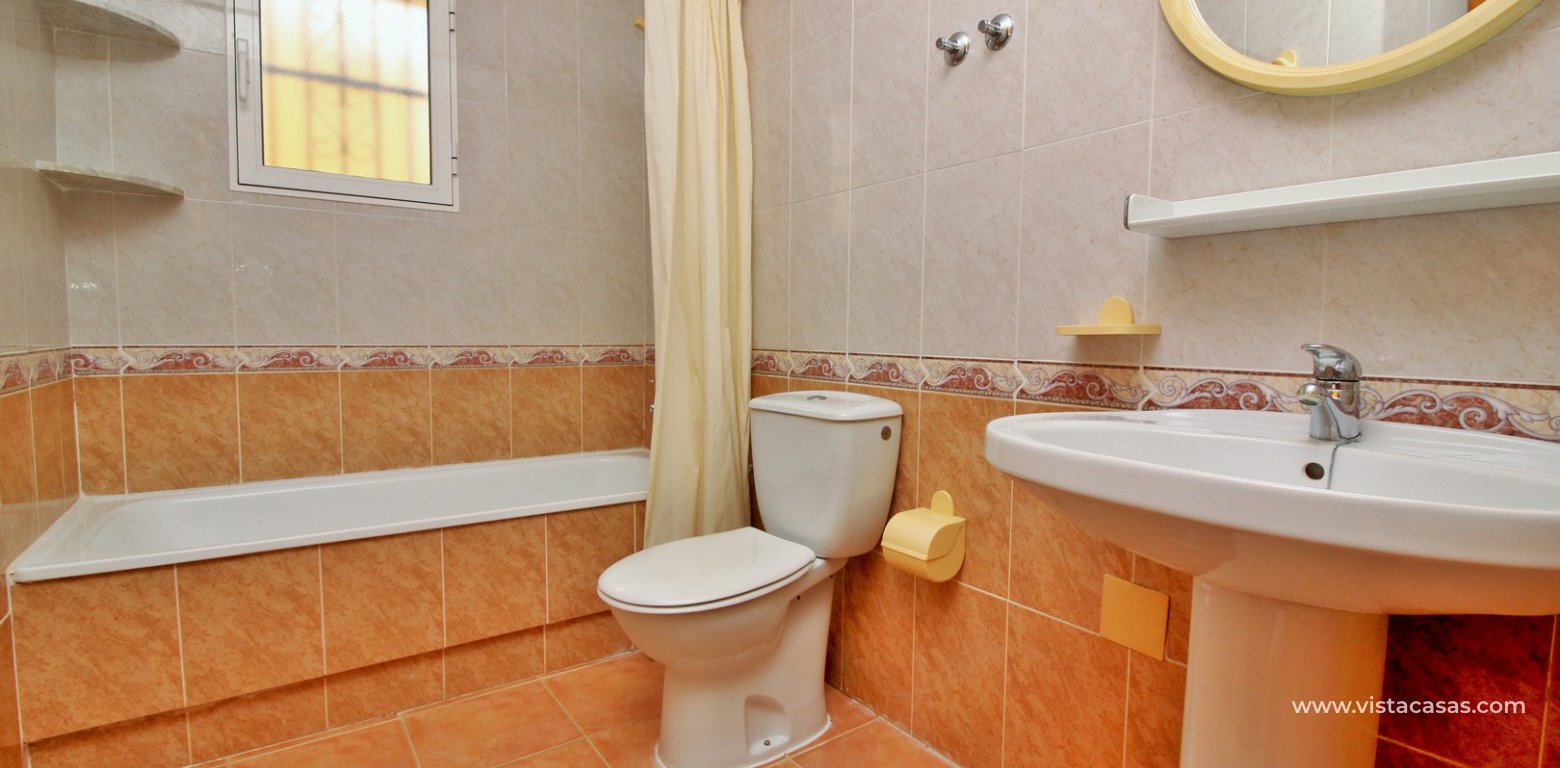 3 bedroom townhouse for sale Pinewood Valley Los Altos bathroom