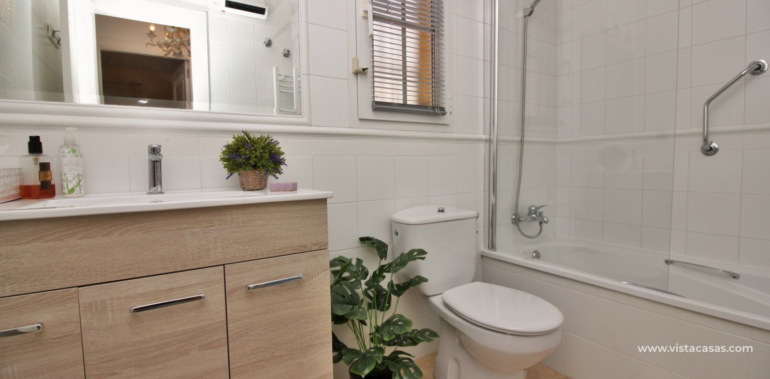 Detached villa for sale in La Rioja Los Dolses bathroom
