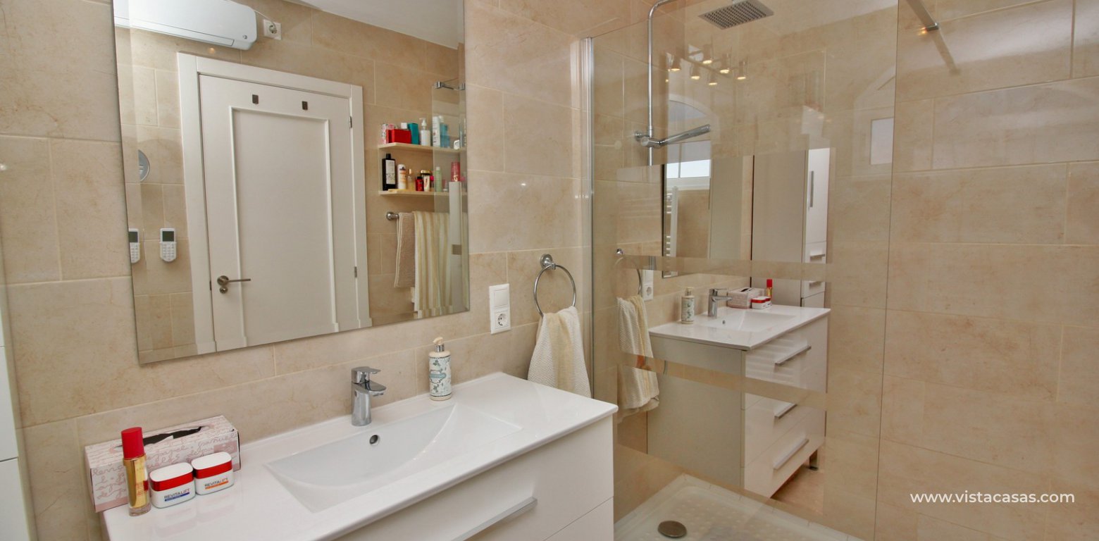 Detached villa for sale in La Rioja Los Dolses ensuite