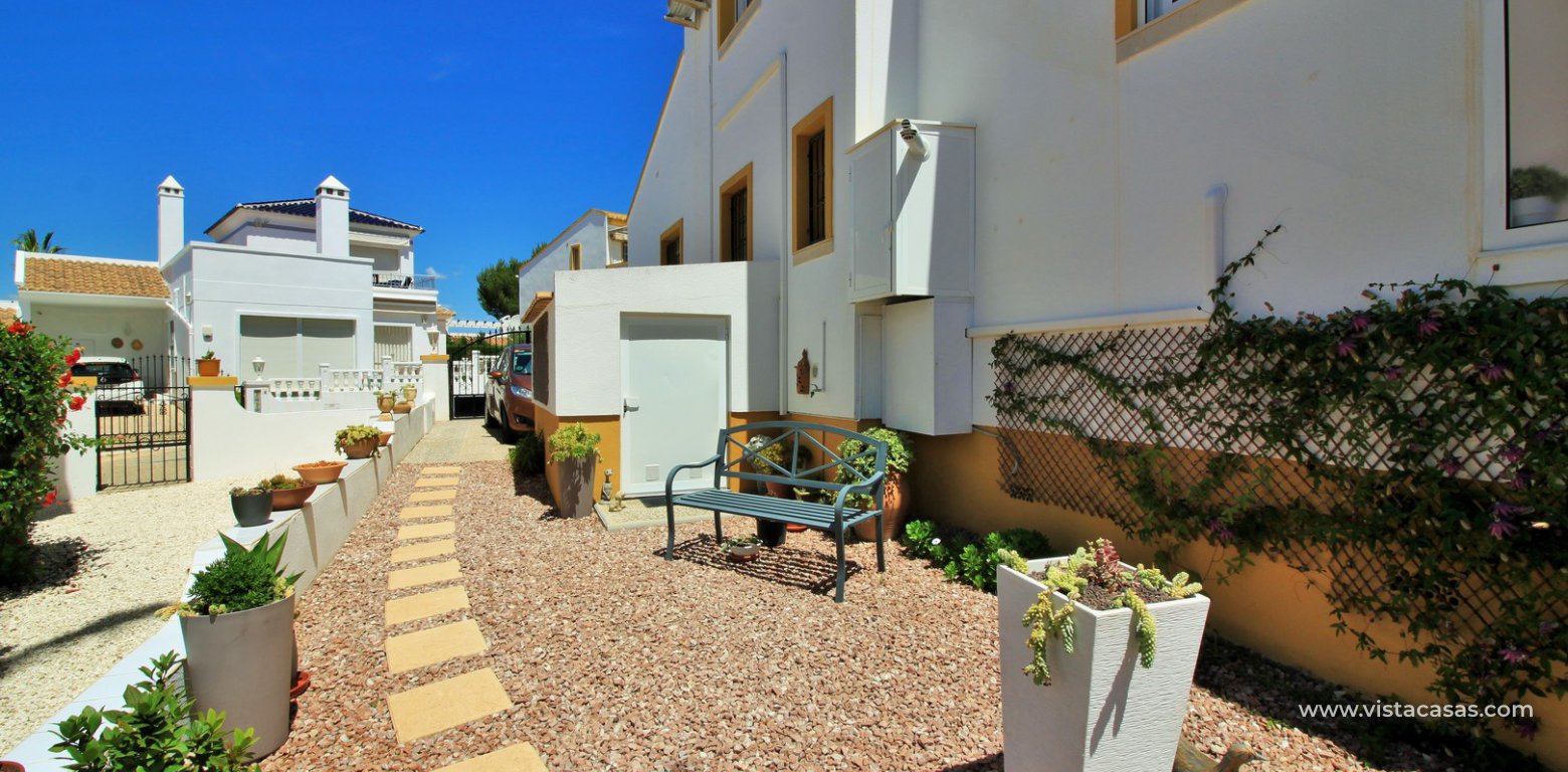 Detached villa for sale in La Rioja Los Dolses garden