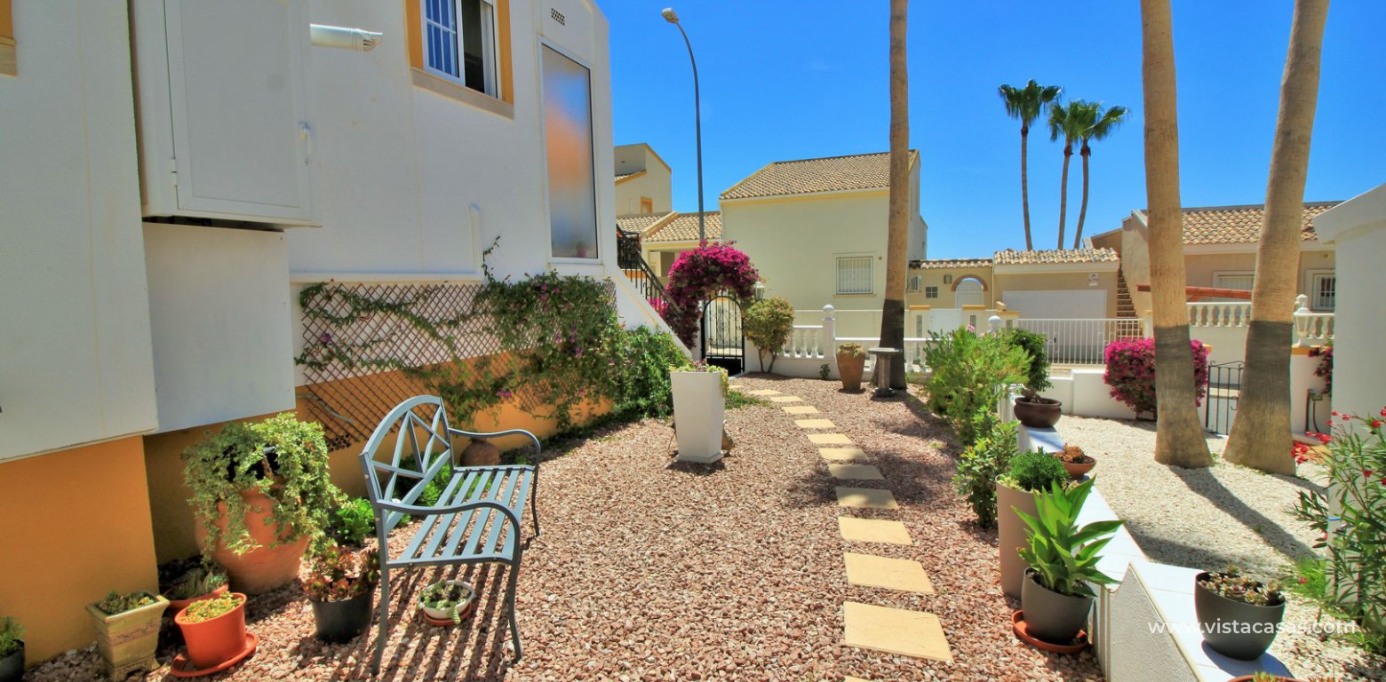 Detached villa for sale in La Rioja Los Dolses garden 2