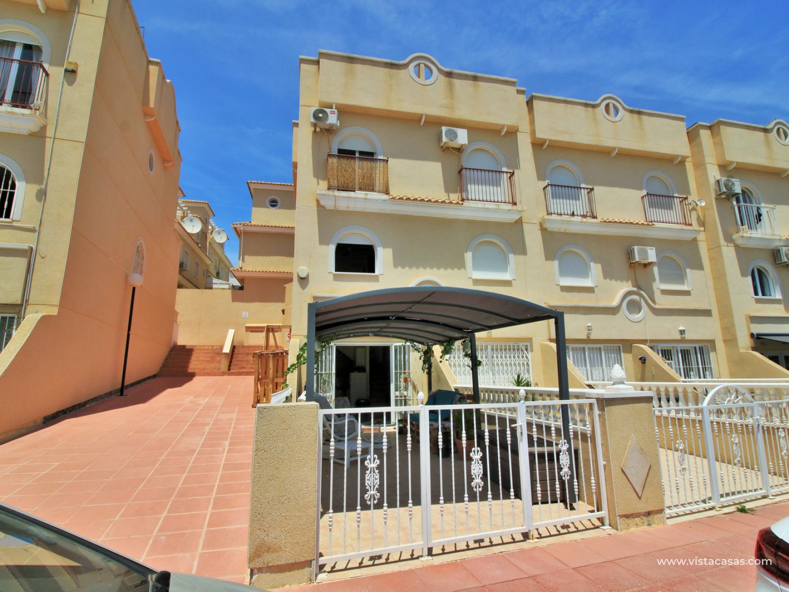 3 bedroom South facing townhouse for sale Villamartin