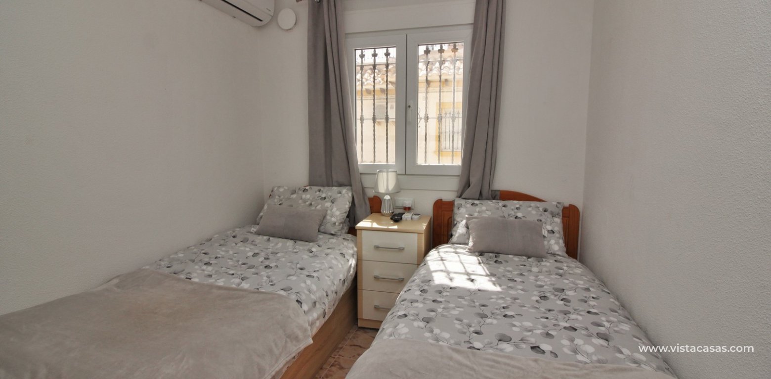 Quad house for sale Pinada Golf II Villamartin twin bedroom