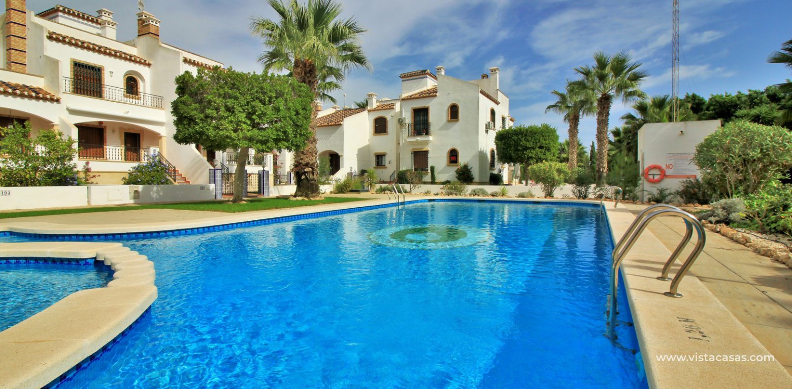 Lola bungalow overlooking the pool for sale R6 Pau 8 Villamartin swimming pool