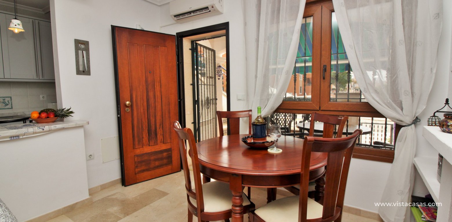 South facing Lola bungalow for sale calle Nabucco Pau 8 Villamartin dining area