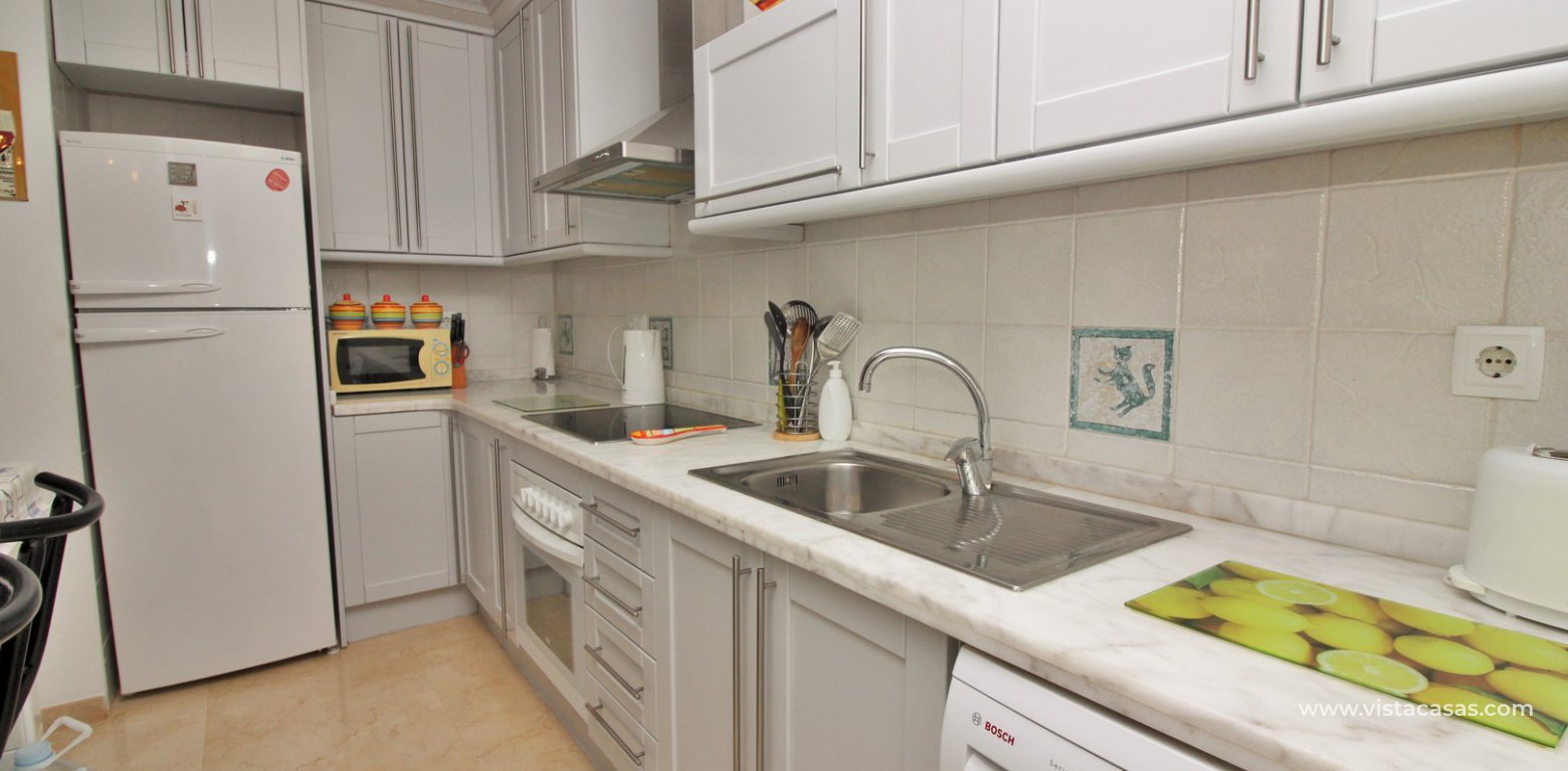 South facing Lola bungalow for sale calle Nabucco Pau 8 Villamartin kitchen 2