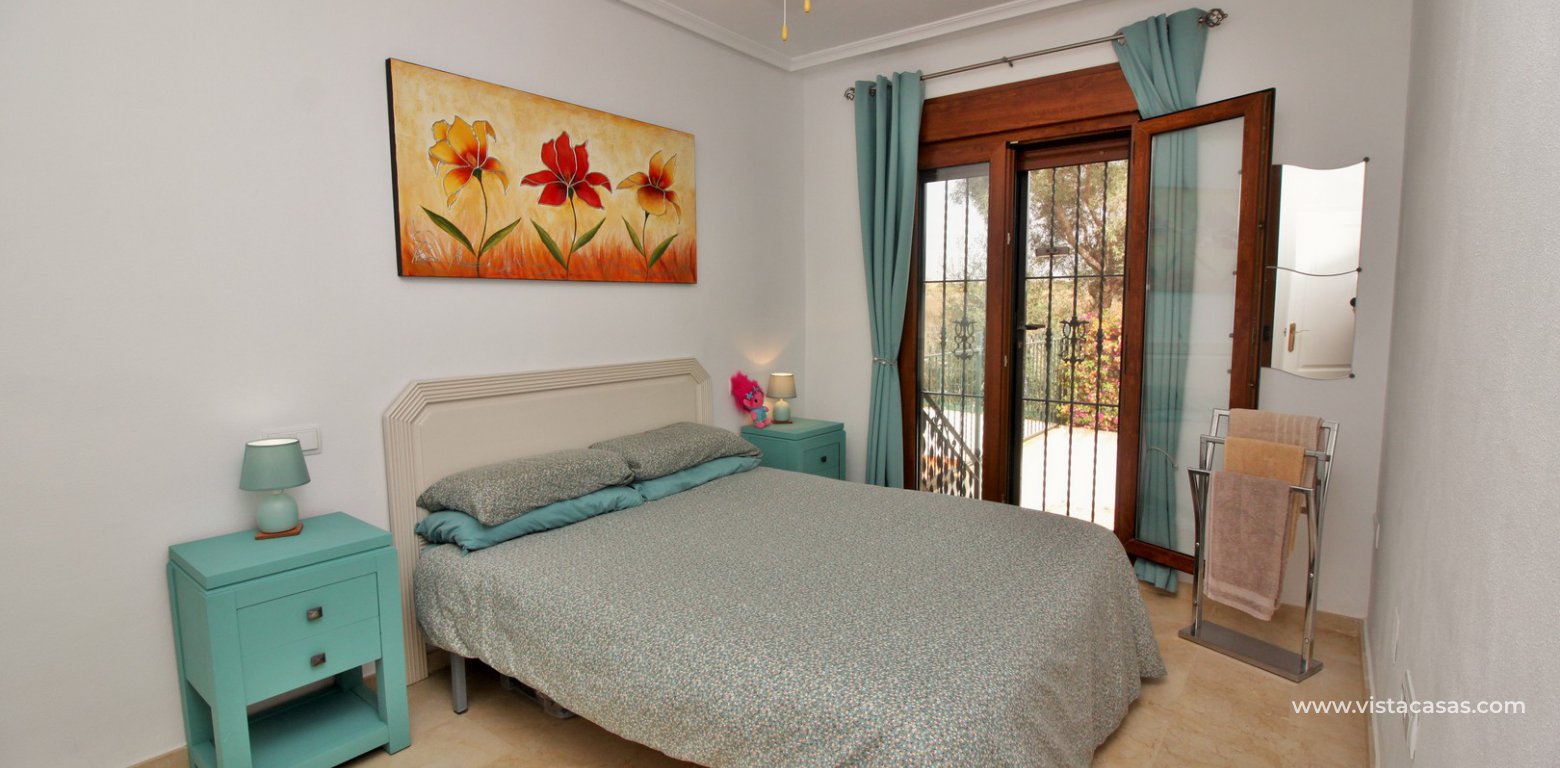 South facing Lola bungalow for sale calle Nabucco Pau 8 Villamartin master bedroom