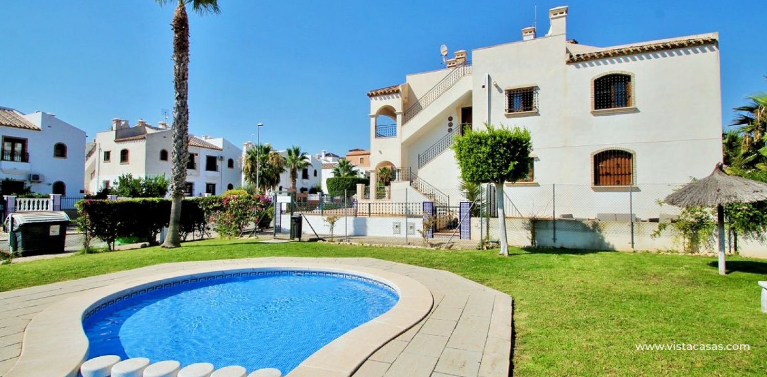 South facing Lola bungalow for sale calle Nabucco Pau 8 Villamartin communal pool