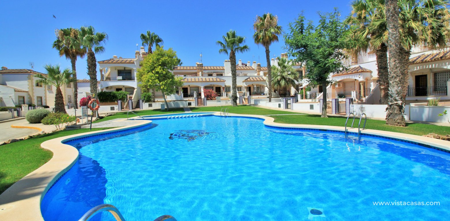 Penthouse corner apartment for sale in Las Violetas Villamartin pool