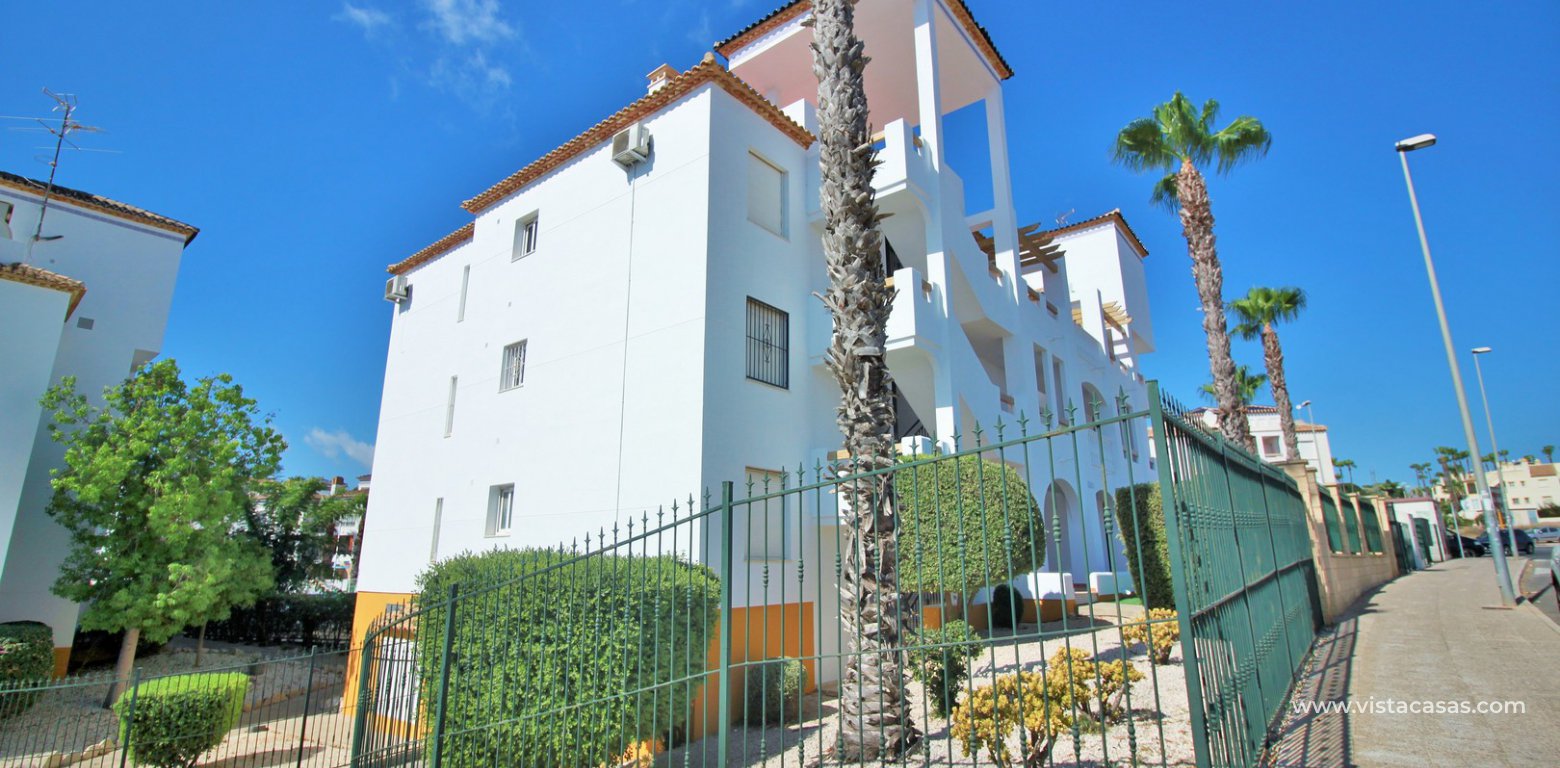 Penthouse corner apartment for sale in Las Violetas Villamartin 