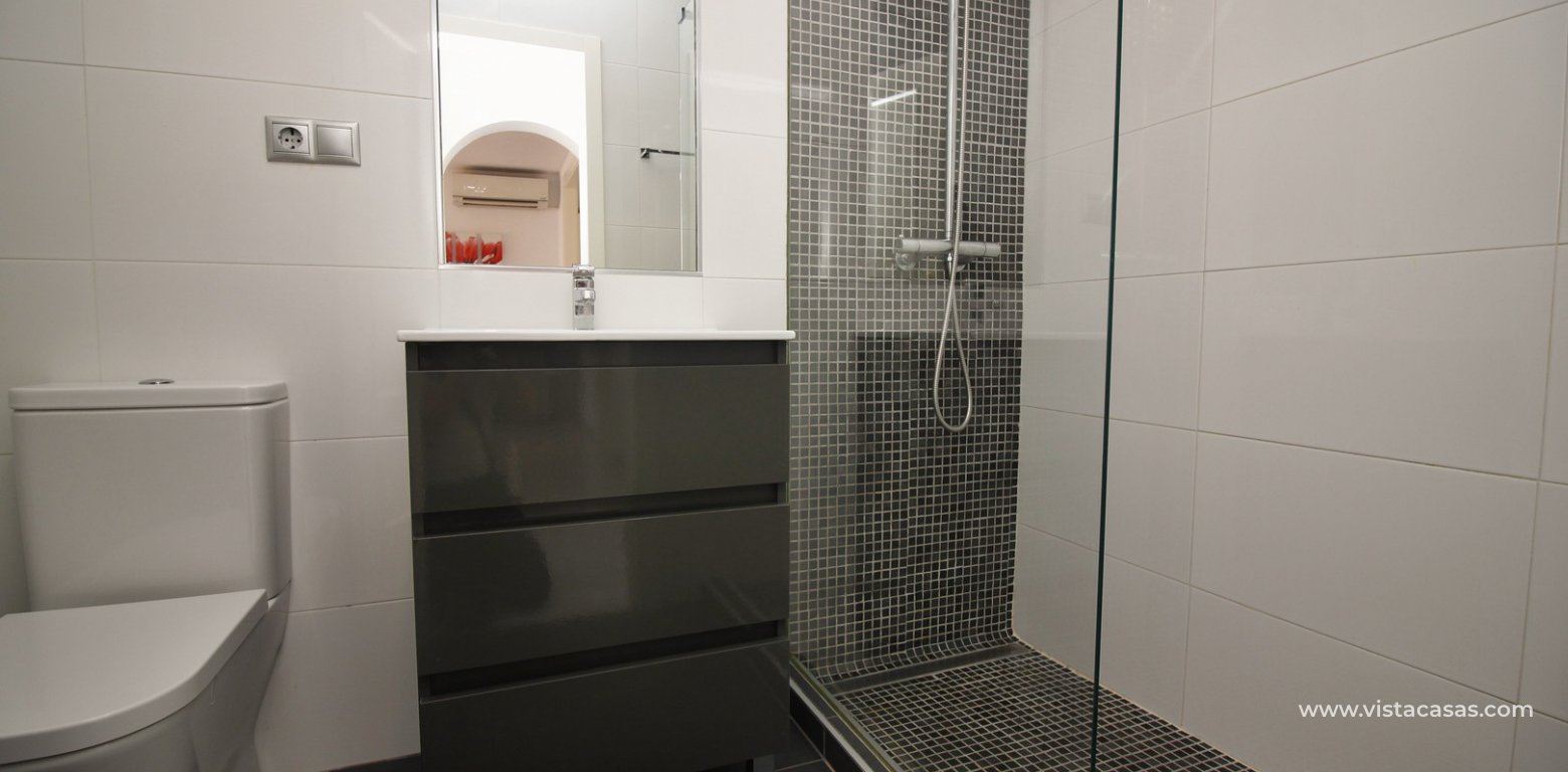 Top floor apartment for sale Al-Andalus I La Florida bathroom