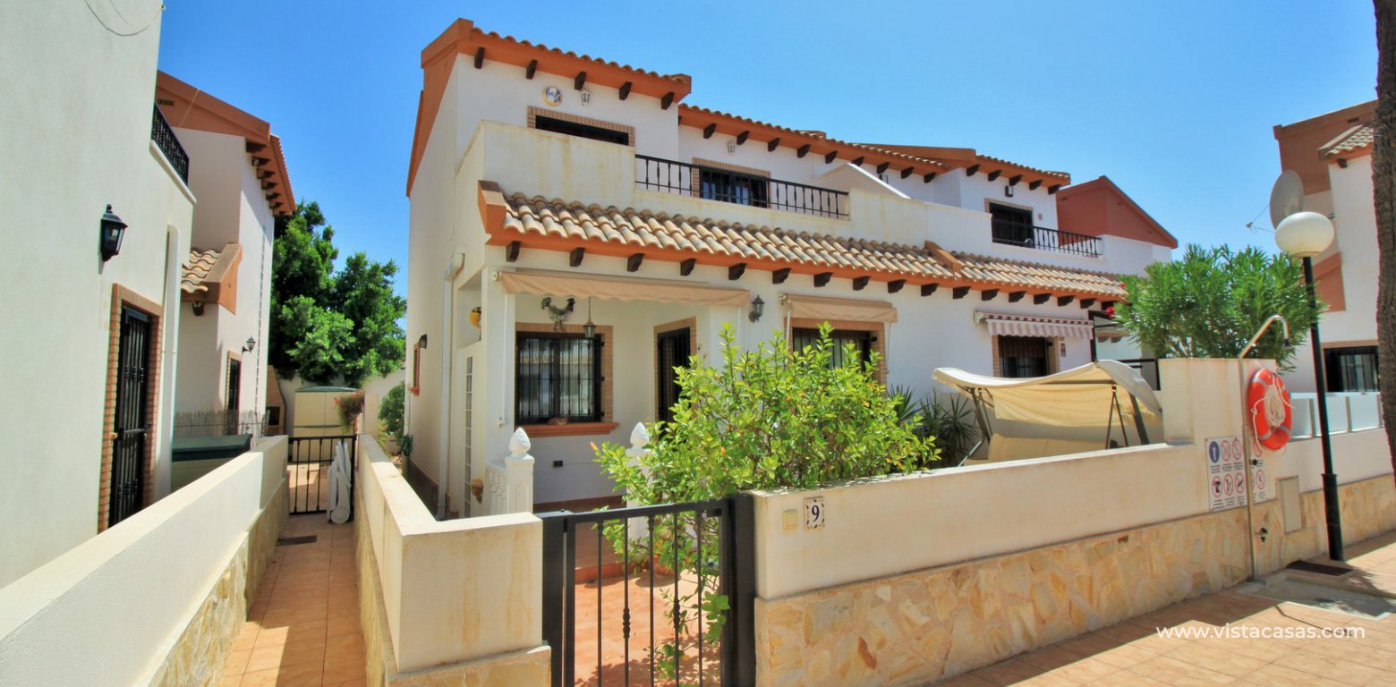 3 bedroom villa for sale overlooking the pool El Palmeral Pau 8 Villamartin exterior