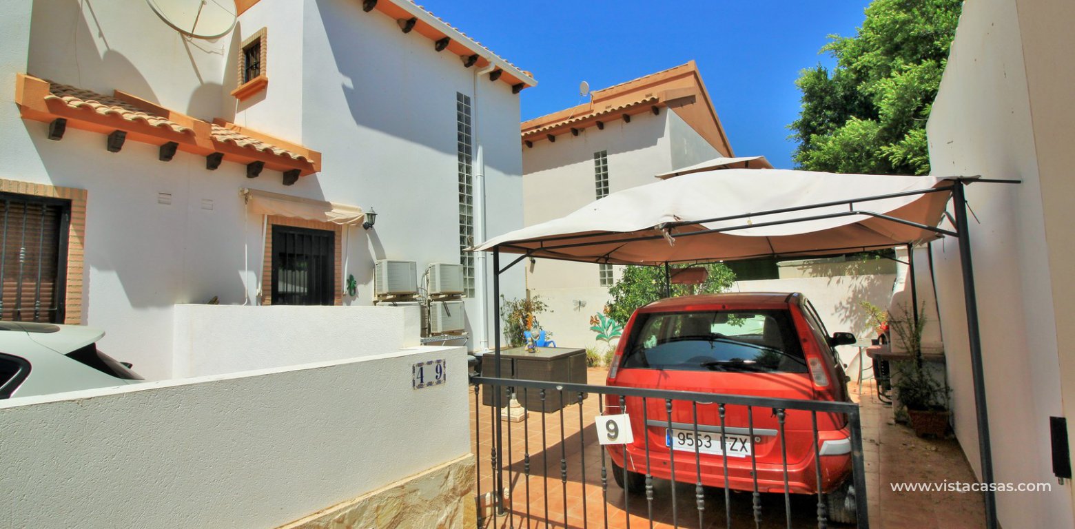 3 bedroom villa for sale overlooking the pool El Palmeral Pau 8 Villamartin driveway