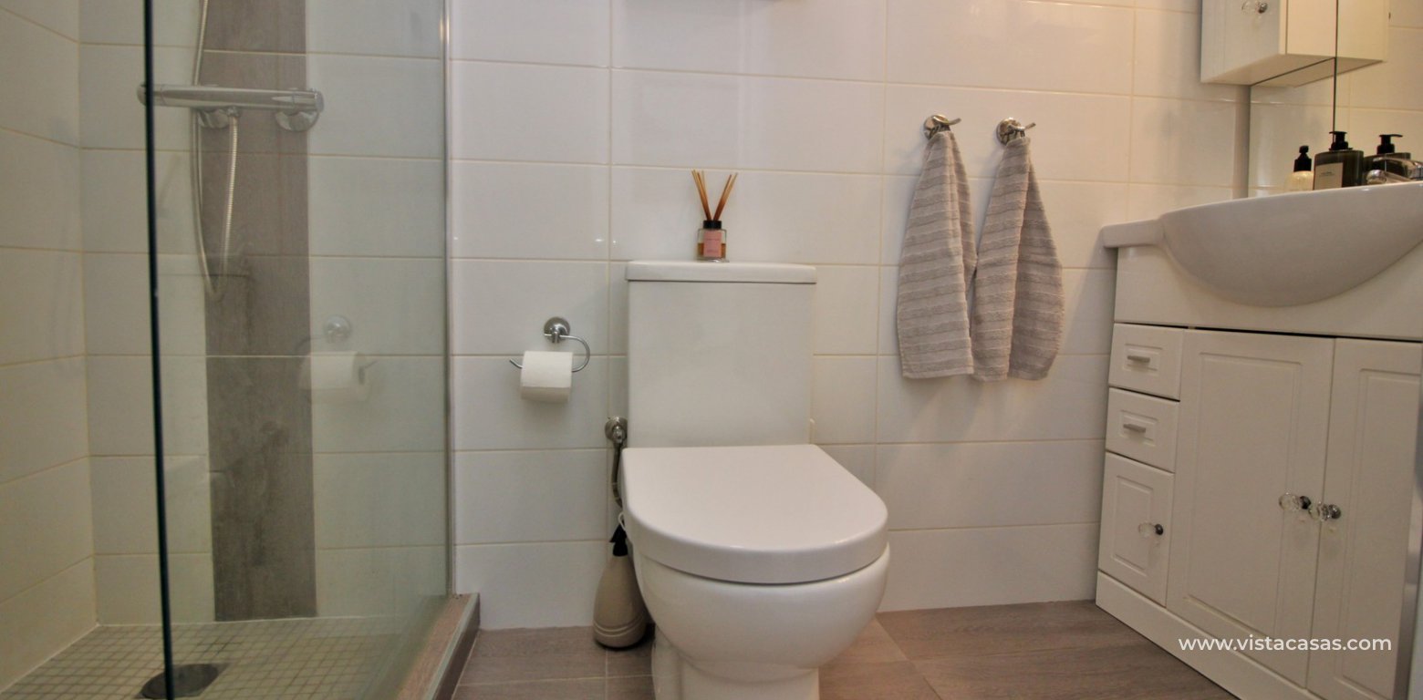 Apartment for sale in Las Brisas 1 Villamartin golf bathroom 