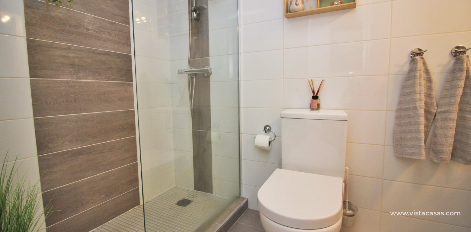 Apartment for sale in Las Brisas 1 Villamartin golf bathroom 1
