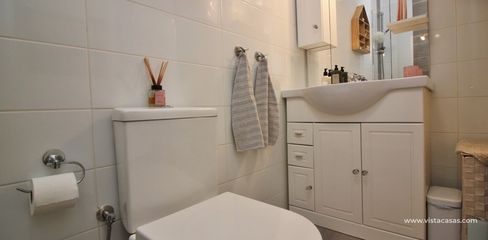 Apartment for sale in Las Brisas 1 Villamartin golf bathroom 2