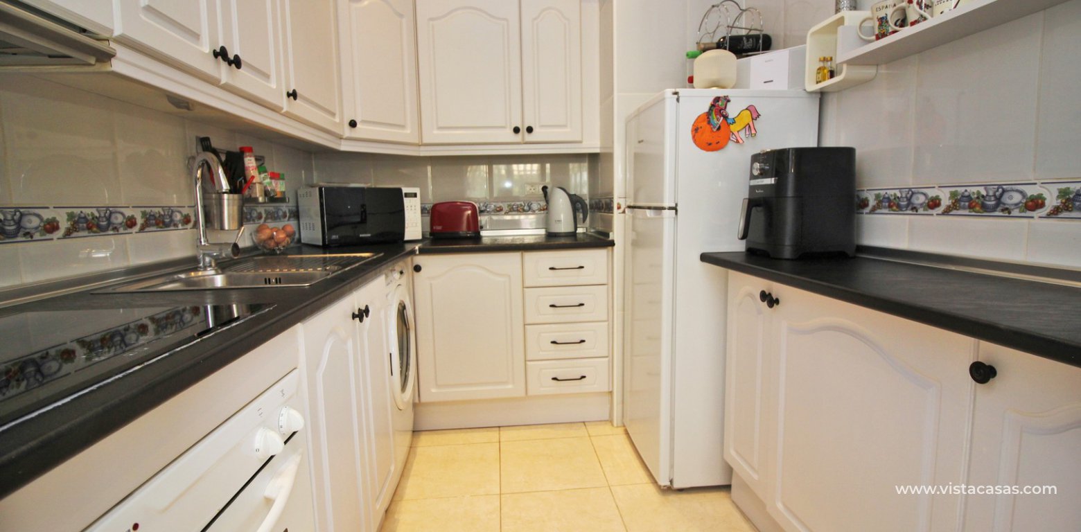 Apartment for sale in Las Brisas 1 Villamartin golf kitchen