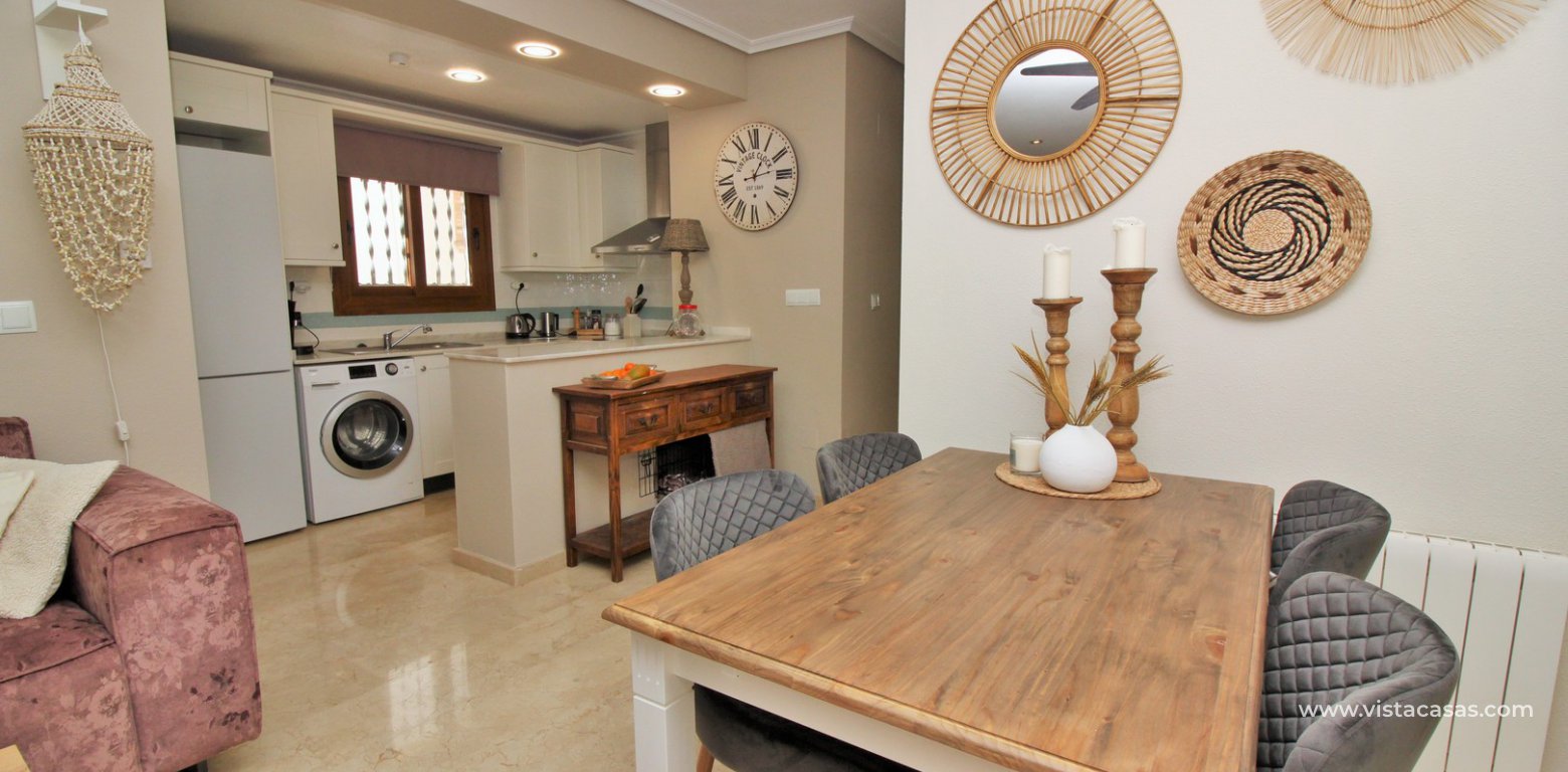 Ground floor apartment overlooking the pool for sale Pau 8 Villamartin dining area