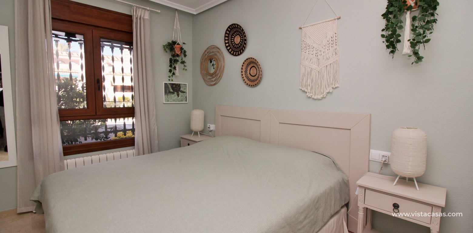 Ground floor apartment overlooking the pool for sale Pau 8 Villamartin master bedroom