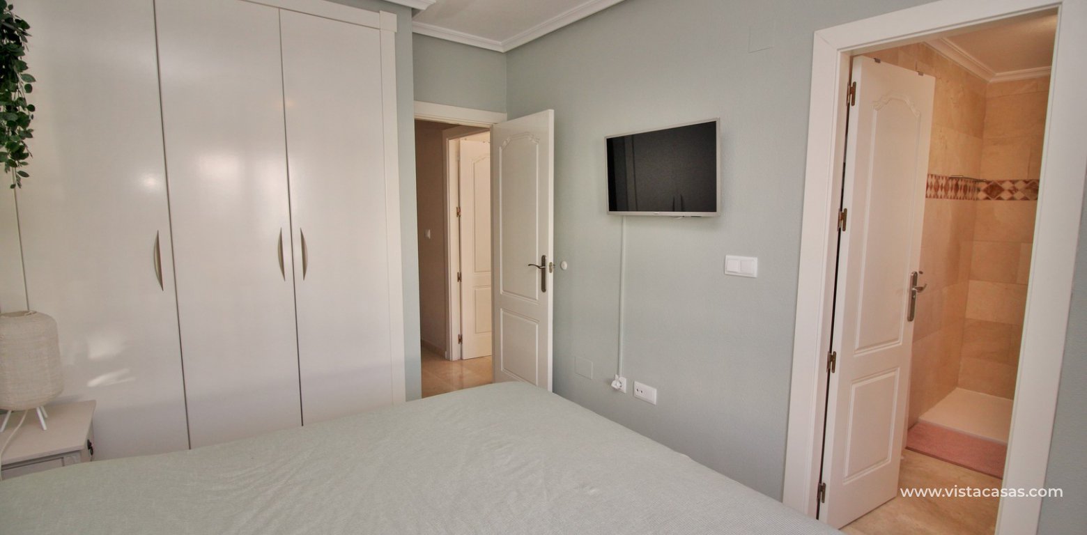 Ground floor apartment overlooking the pool for sale Pau 8 Villamartin master bedroom fitted wardrobes