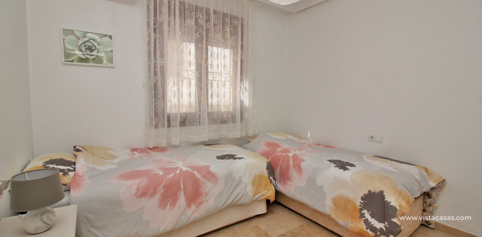 Ground floor apartment overlooking the pool for sale Pau 8 Villamartin twin bedroom