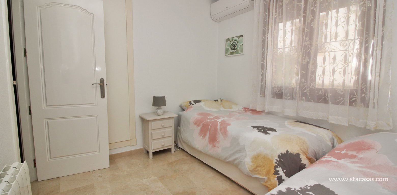 Ground floor apartment overlooking the pool for sale Pau 8 Villamartin twin bedroom fitted wardrobes