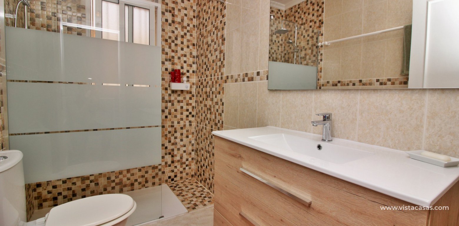 South facing townhouse for sale Torregolf II Cabo Roig bathroom