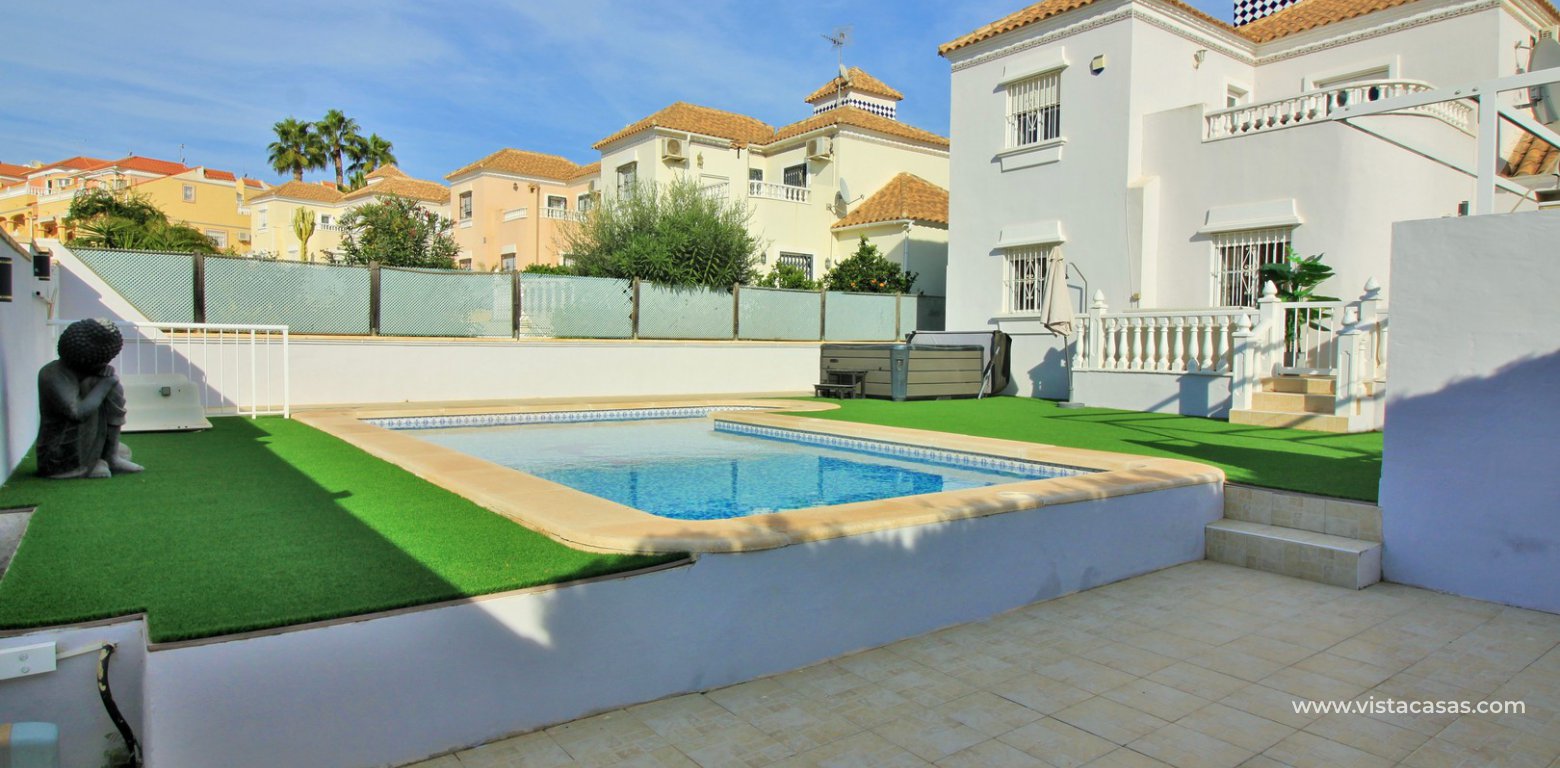 Modern villa private pool for sale Villamartin driveway