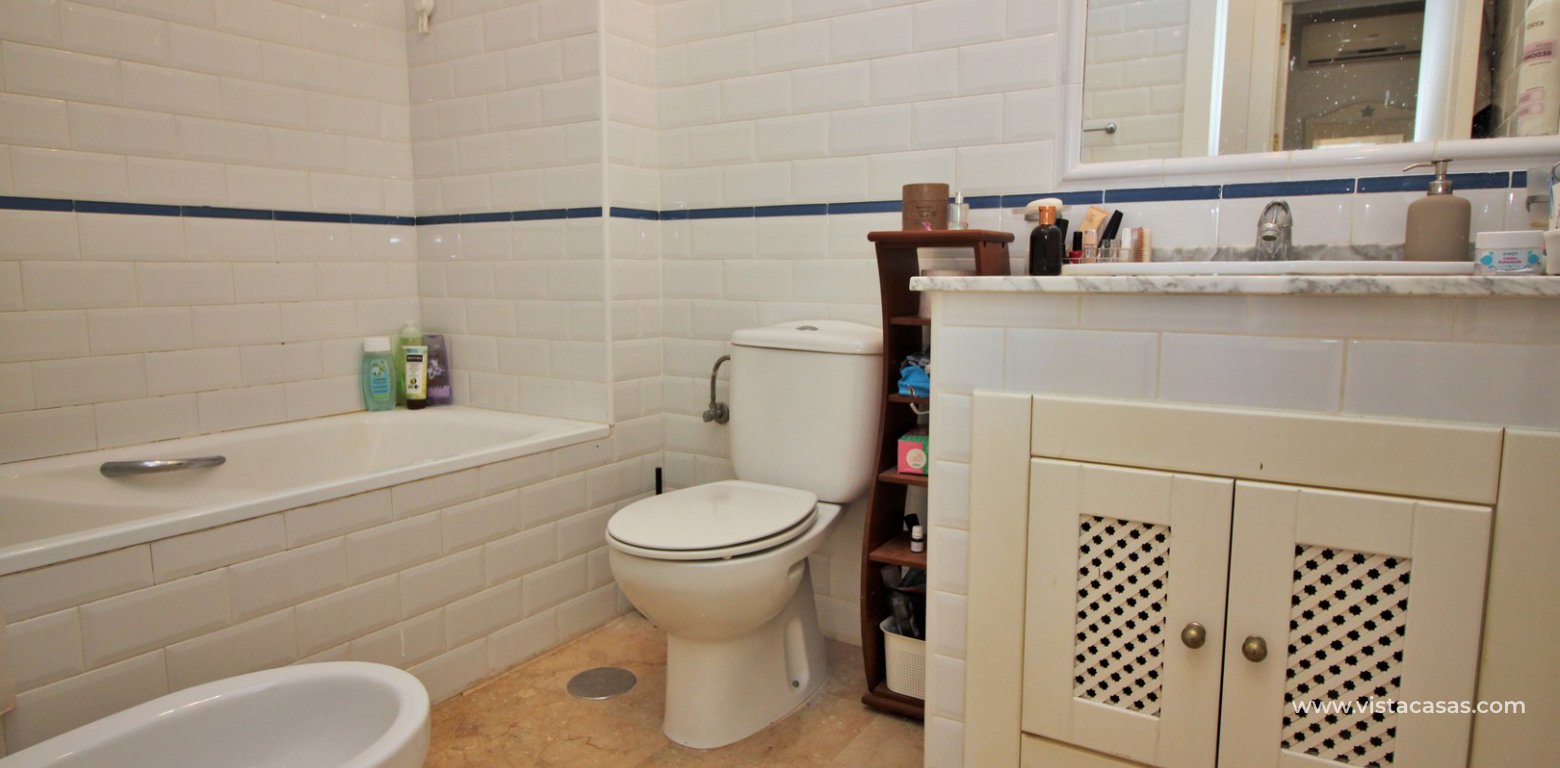 Ground floor corner apaertment overlooking the pool for sale pau 8 villamartin family bathroom