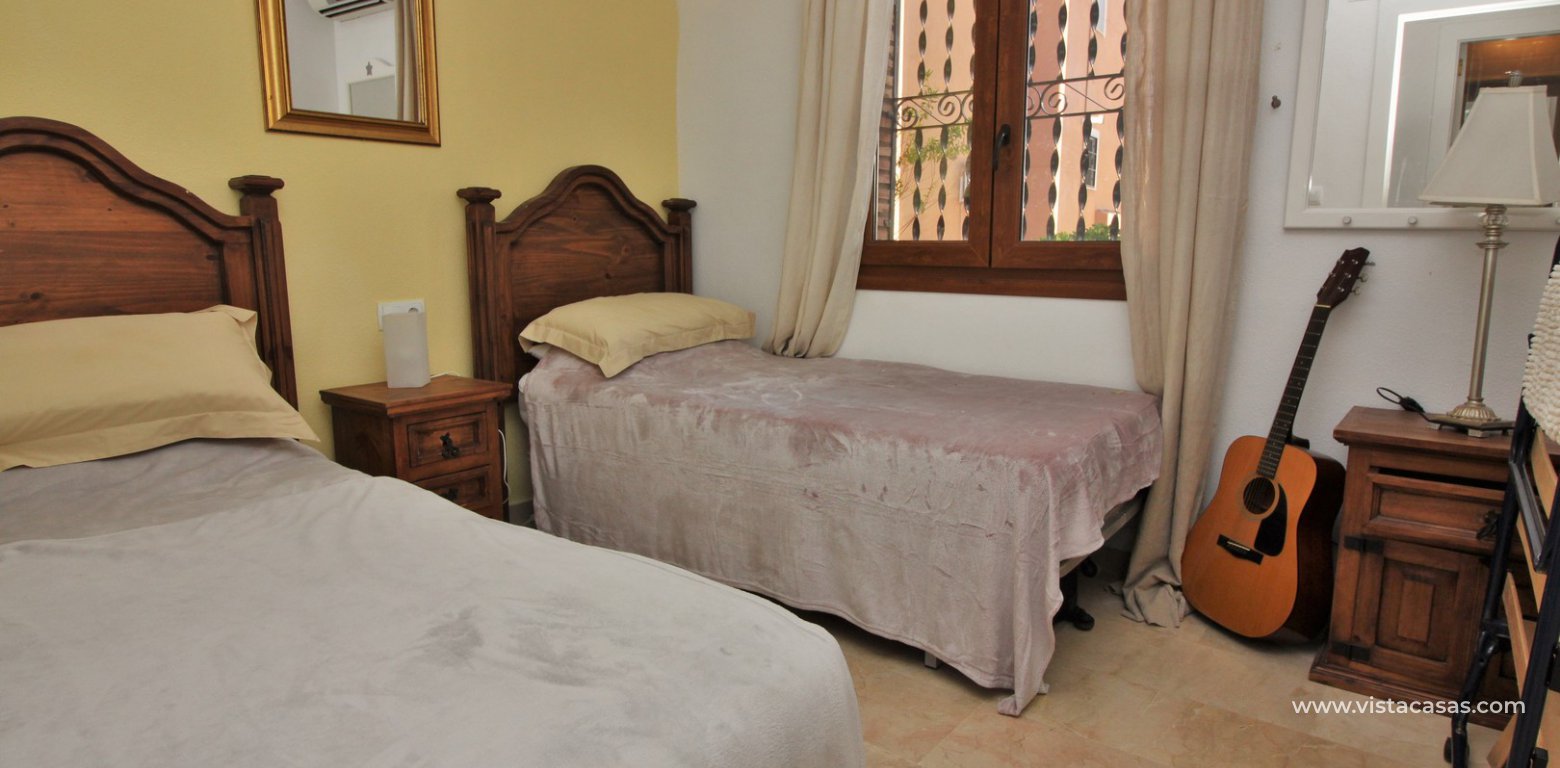 Ground floor corner apaertment overlooking the pool for sale pau 8 villamartin bedroom