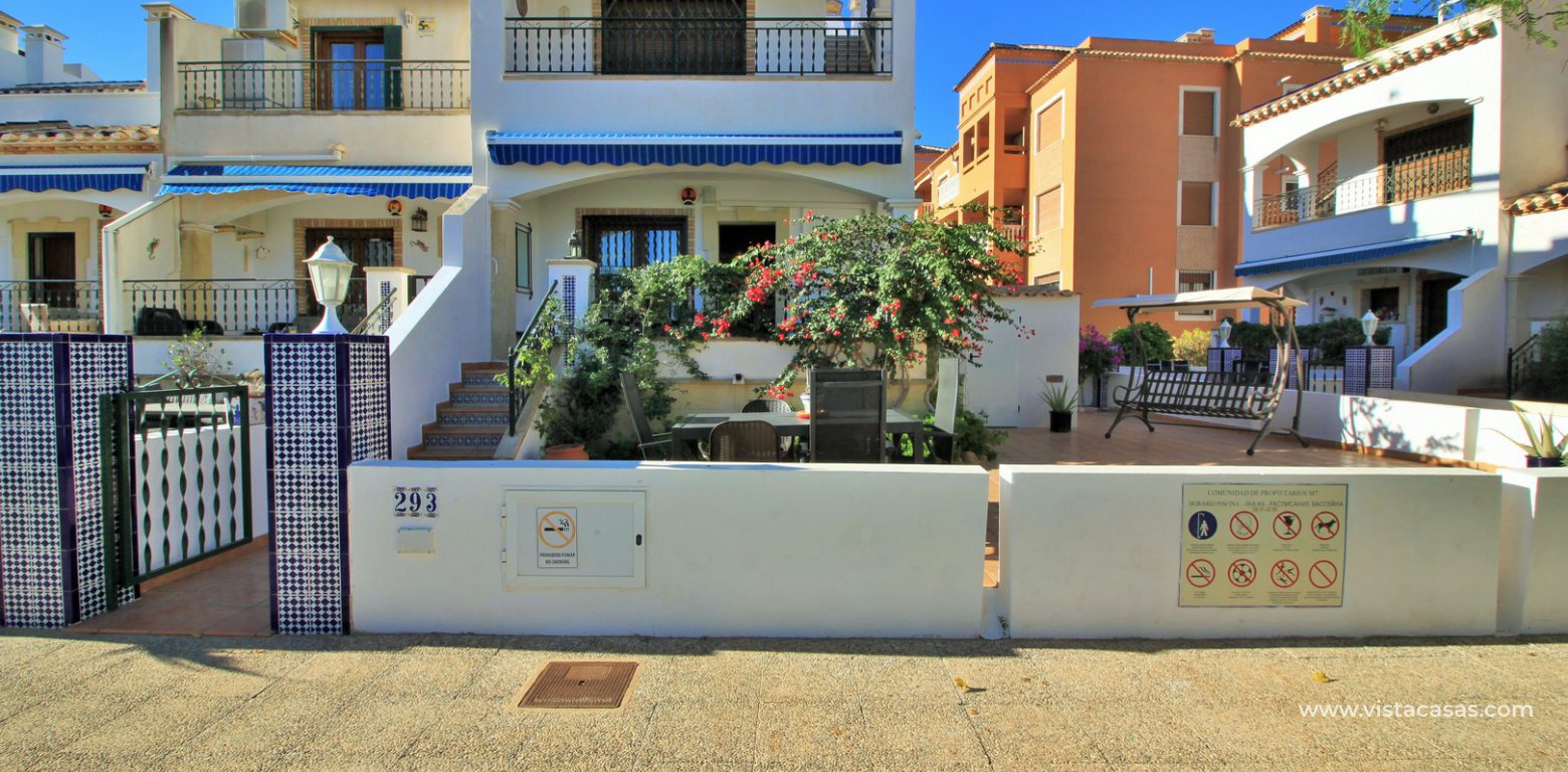 Ground floor corner apaertment overlooking the pool for sale pau 8 villamartin front garden