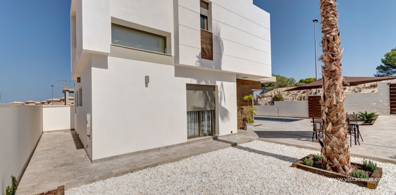 New build villas for sale in Villamartin Marina III private garden