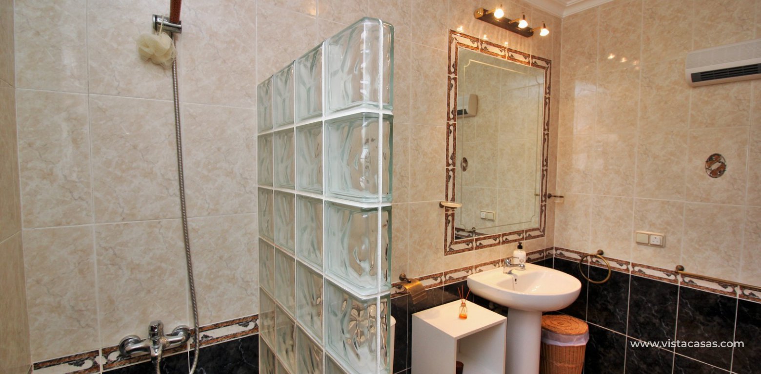 3 bedroom Zodiaco quad for sale Villamartin bathroom walk-in shower