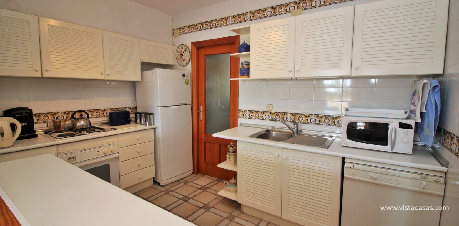 Apartment for sale overlooking the Villamartin golf course kitchen