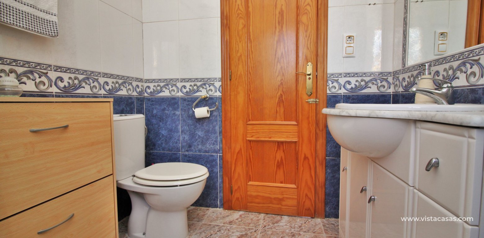 Townhouse for sale Colinas de la Pinada Villamartin bathroom 2