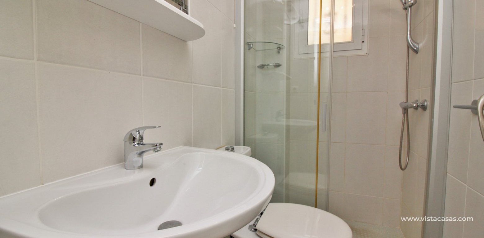 Ground floor apartment with communal pool for sale Panorama Golf Villamartin en-suite bathroom