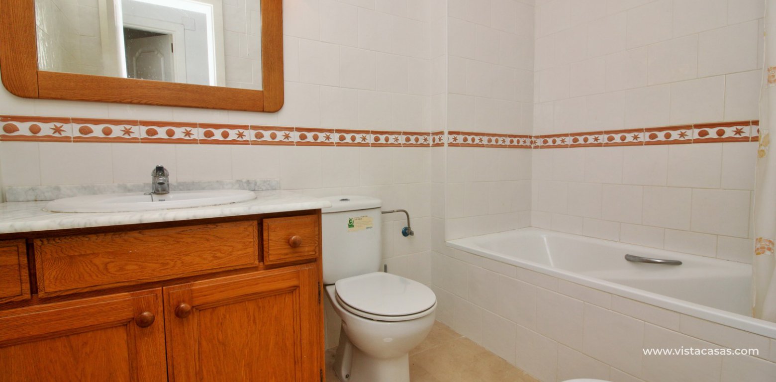 Top floor apartment for sale in R3 Las Violetas Villamartin bathroom