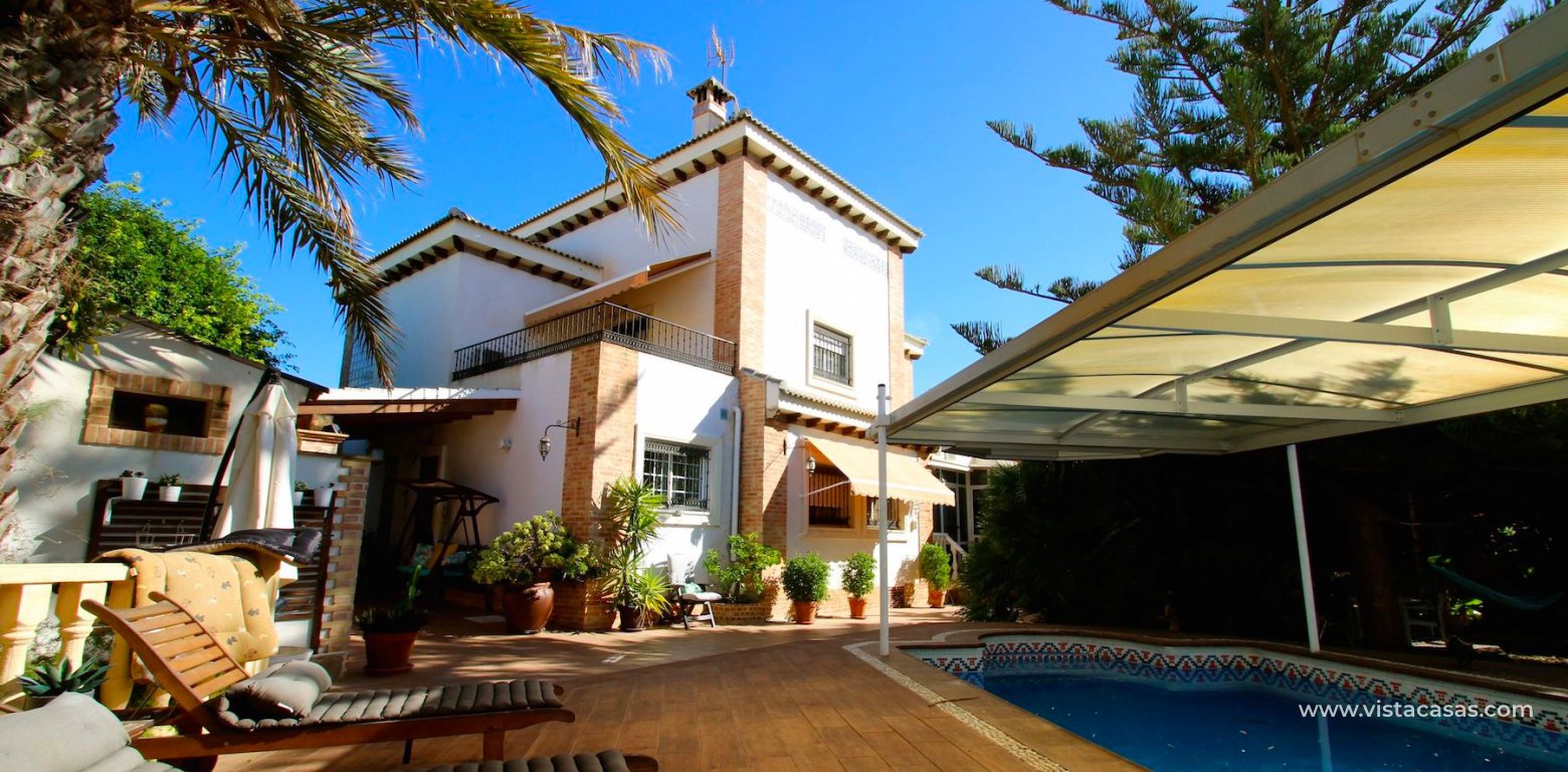 Resale - Villa - Torrevieja