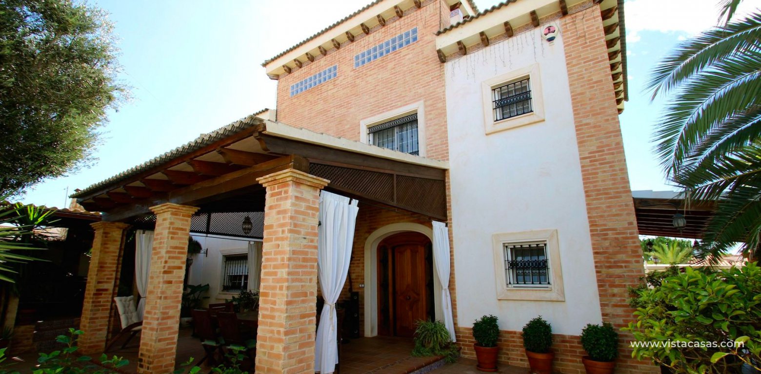 Resale - Villa - Torrevieja