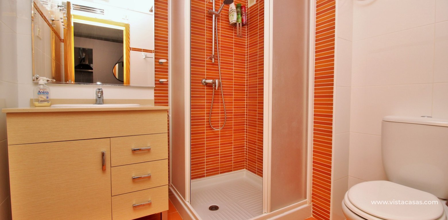 Penthouse apartment for sale Novogolf Villamartin bathroom