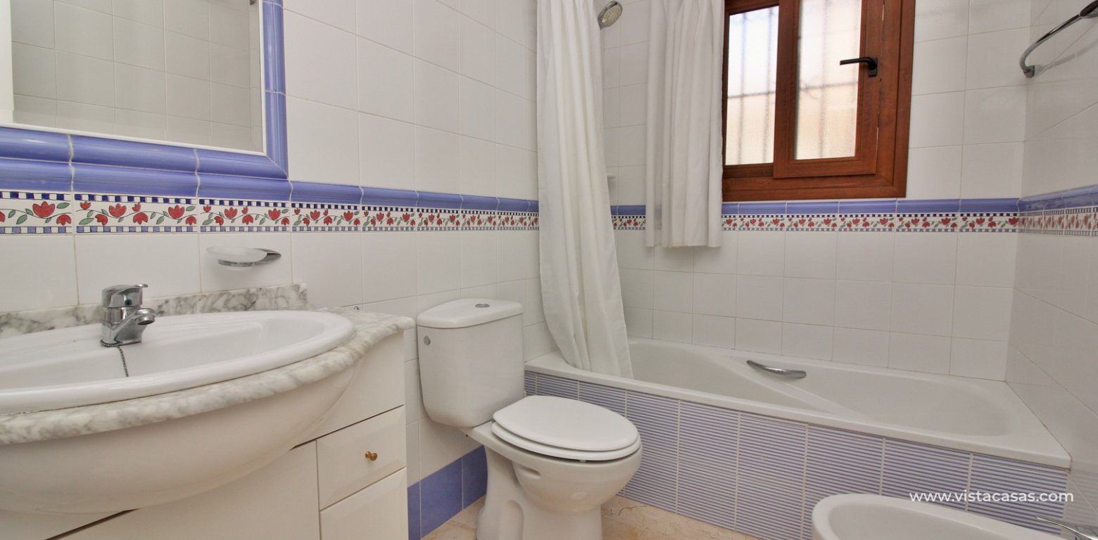 South facing townhouse for sale in Oporto Golf Pau 8 Villamartin bathroom