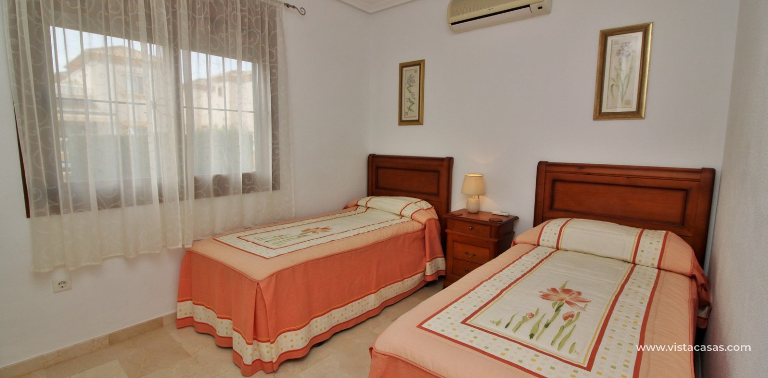 South facing townhouse for sale in Oporto Golf Pau 8 Villamartin twin bedroom