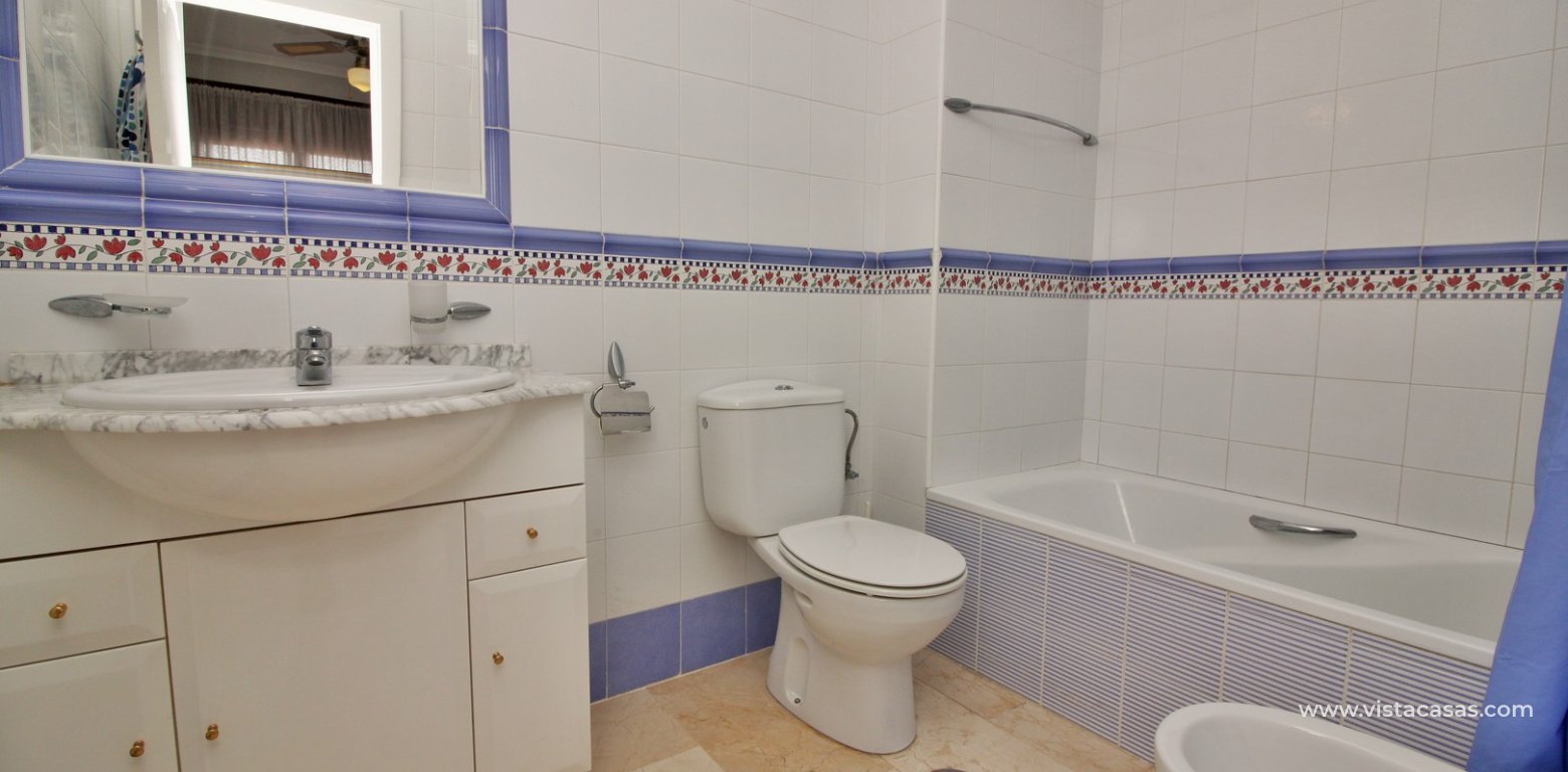 South facing townhouse for sale in Oporto Golf Pau 8 Villamartin en-suite bathroom