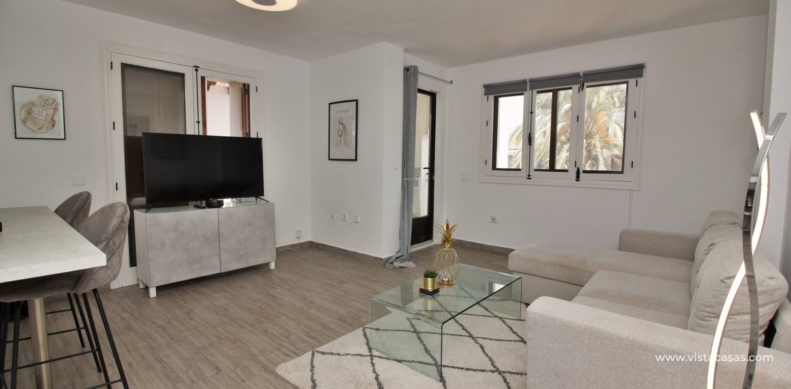 Renovated apartment for sale in the Villamartin Plaza lounge