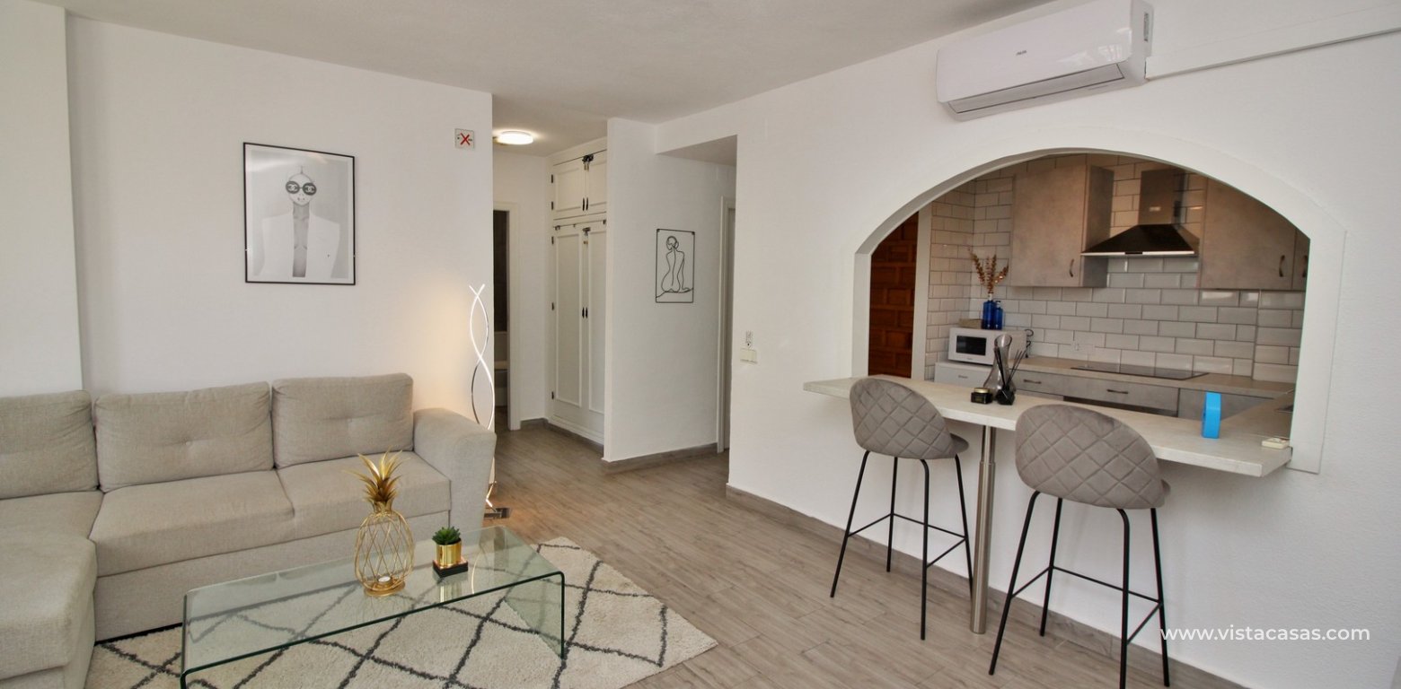 Renovated apartment for sale in the Villamartin Plaza lounge 3