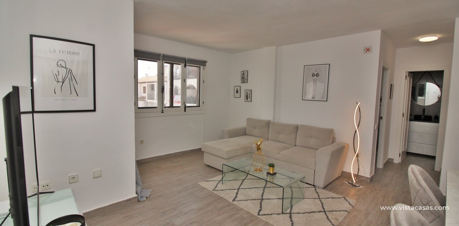 Renovated apartment for sale in the Villamartin Plaza lounge 4